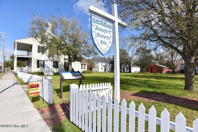 402 Taylorwood Drive, Beaufort, NC 28516