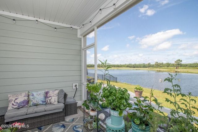 402 Taylorwood Drive, Beaufort, NC 28516