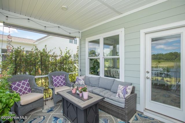 402 Taylorwood Drive, Beaufort, NC 28516