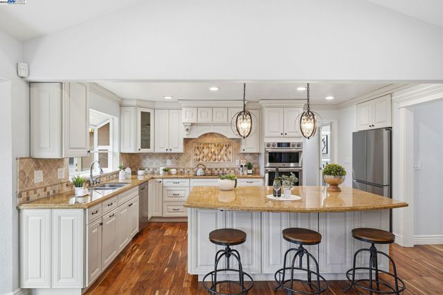 554 Freitas Rd, Danville, CA 94526