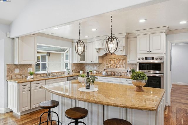 554 Freitas Rd, Danville, CA 94526