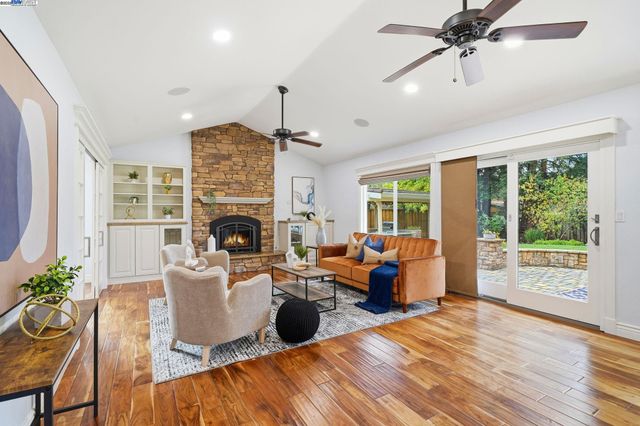 554 Freitas Rd, Danville, CA 94526