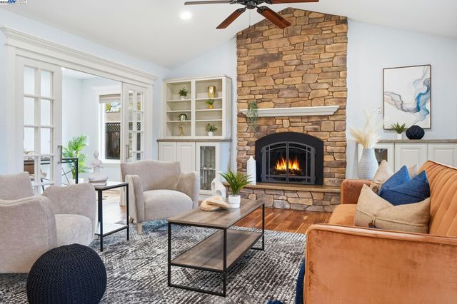 554 Freitas Rd, Danville, CA 94526