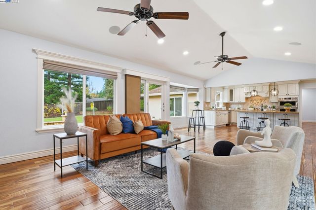 554 Freitas Rd, Danville, CA 94526