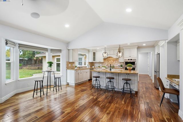 554 Freitas Rd, Danville, CA 94526