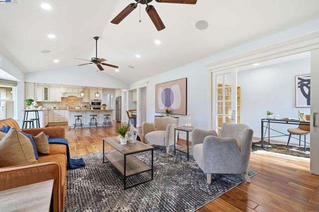 554 Freitas Rd, Danville, CA 94526