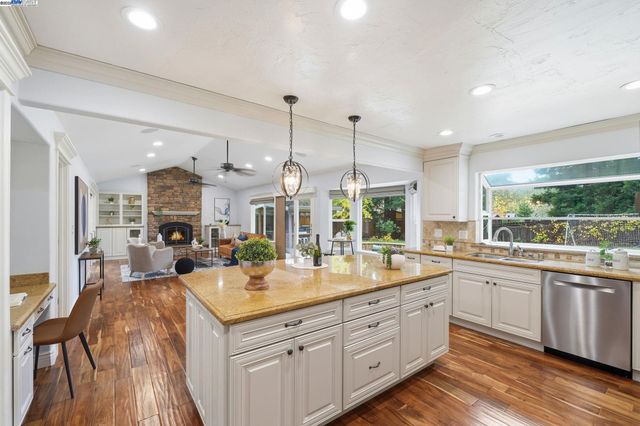 554 Freitas Rd, Danville, CA 94526