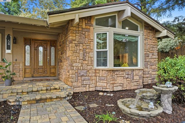 554 Freitas Rd, Danville, CA 94526