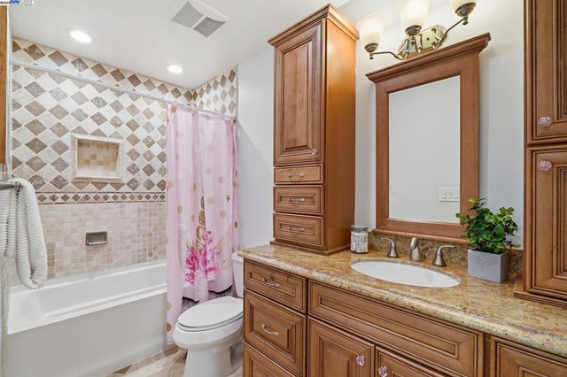 554 Freitas Rd, Danville, CA 94526