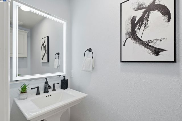 554 Freitas Rd, Danville, CA 94526