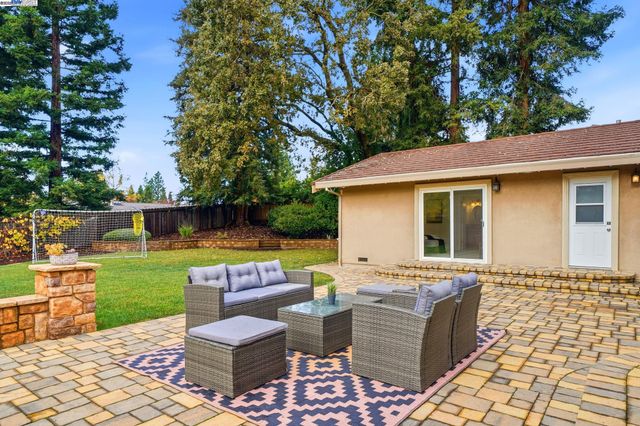 554 Freitas Rd, Danville, CA 94526