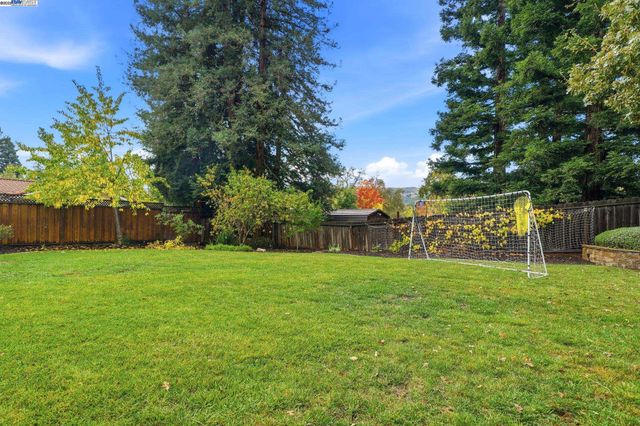 554 Freitas Rd, Danville, CA 94526