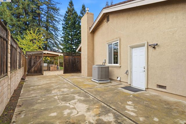 554 Freitas Rd, Danville, CA 94526