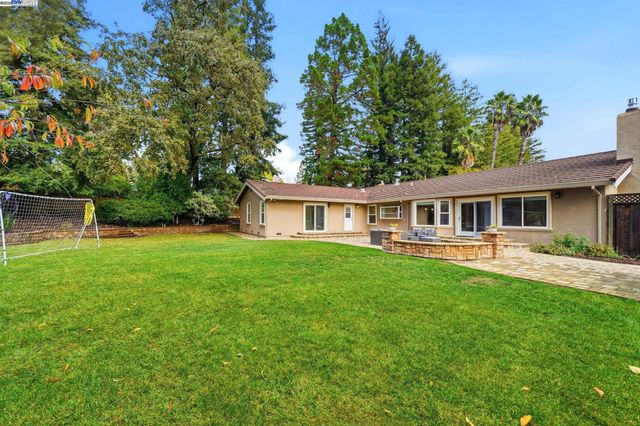 554 Freitas Rd, Danville, CA 94526