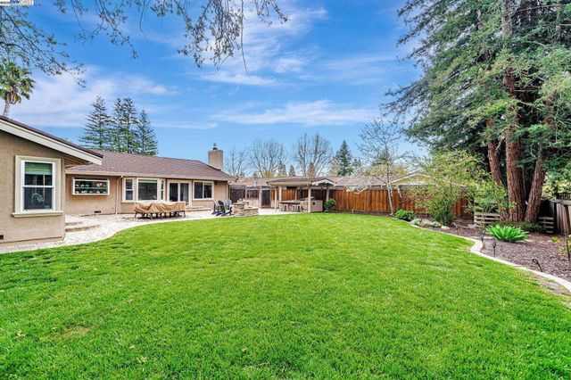 554 Freitas Rd, Danville, CA 94526