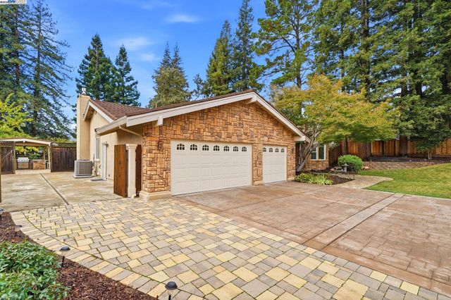 554 Freitas Rd, Danville, CA 94526