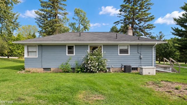 810 E Silverbell Road, Lake Orion, MI 48360