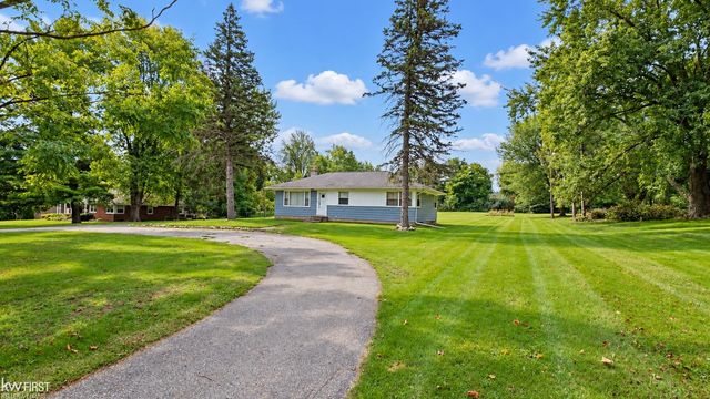 810 E Silverbell Road, Lake Orion, MI 48360