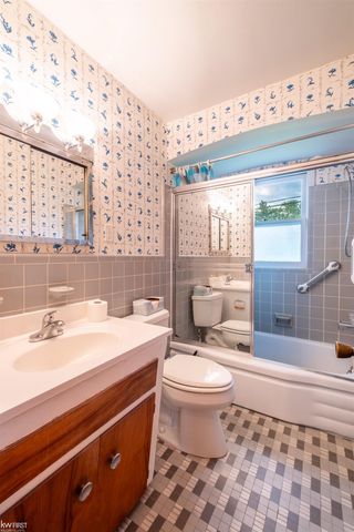 810 E Silverbell Road, Lake Orion, MI 48360