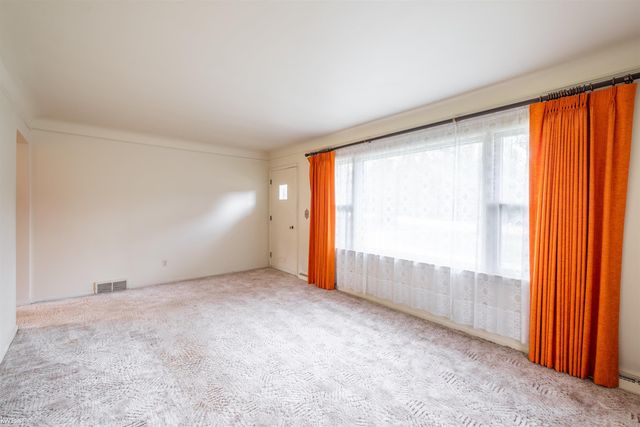810 E Silverbell Road, Lake Orion, MI 48360