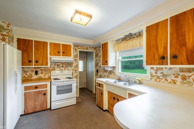810 E Silverbell Road, Lake Orion, MI 48360