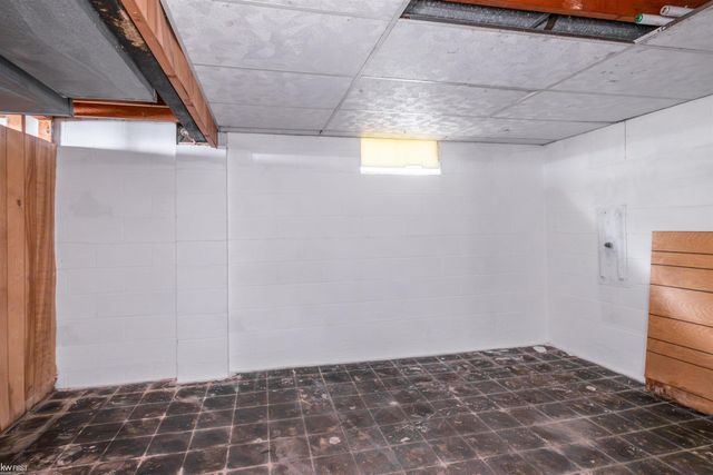 810 E Silverbell Road, Lake Orion, MI 48360