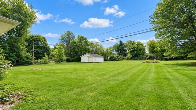 810 E Silverbell Road, Lake Orion, MI 48360