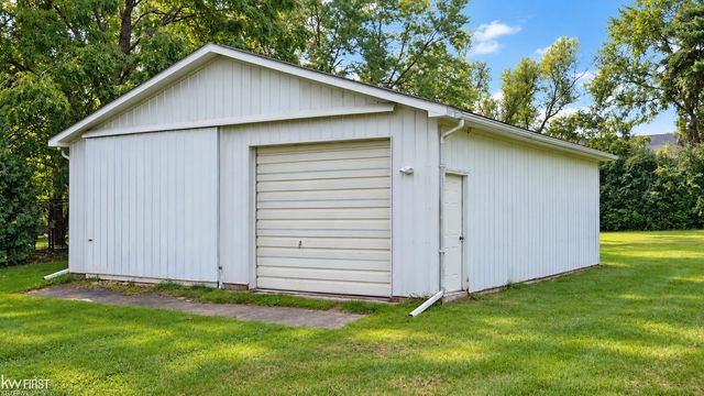 810 E Silverbell Road, Lake Orion, MI 48360