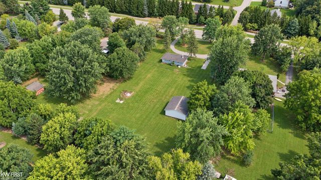 810 E Silverbell Road, Lake Orion, MI 48360
