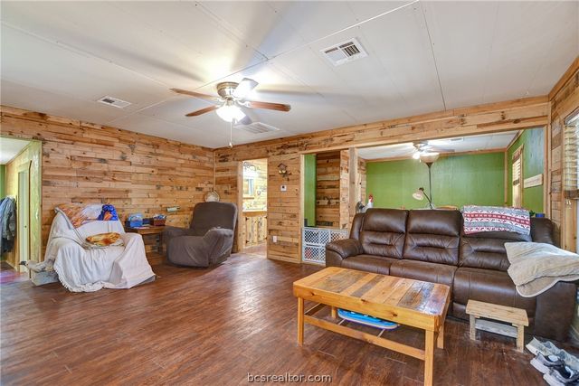 147 Catechis County Road, Huntsville, TX 77320