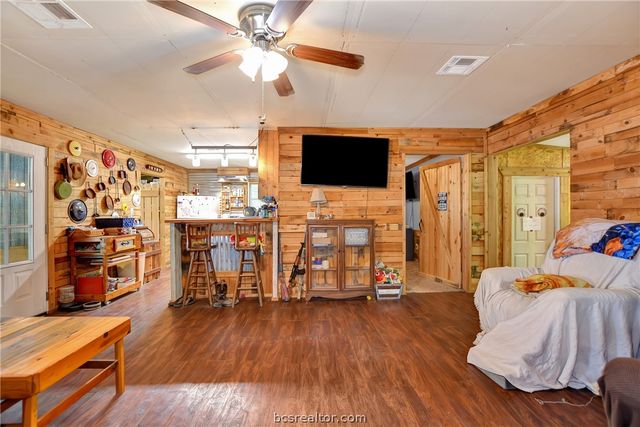 147 Catechis County Road, Huntsville, TX 77320