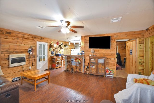 147 Catechis County Road, Huntsville, TX 77320