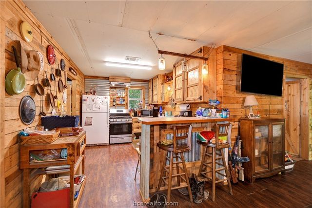 147 Catechis County Road, Huntsville, TX 77320