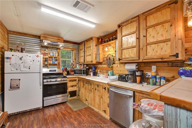 147 Catechis County Road, Huntsville, TX 77320