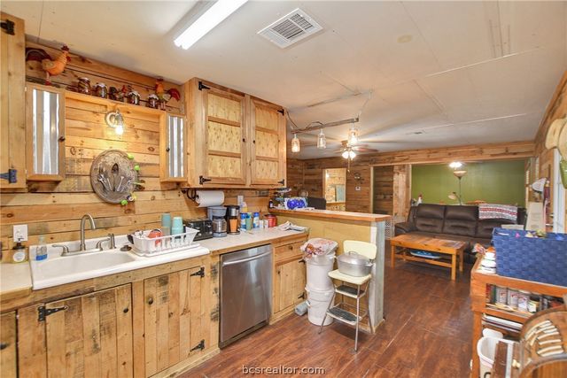 147 Catechis County Road, Huntsville, TX 77320