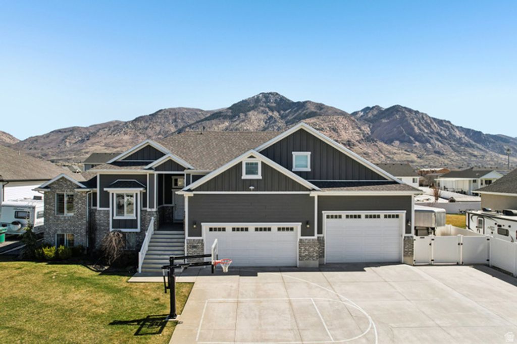 Image 2 of property listing at 1382 N 150 E, Harrisville, UT 84404
