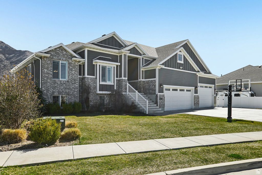 Image 3 of property listing at 1382 N 150 E, Harrisville, UT 84404