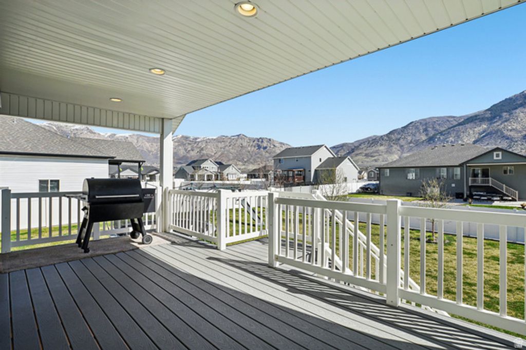 Image 49 of property listing at 1382 N 150 E, Harrisville, UT 84404