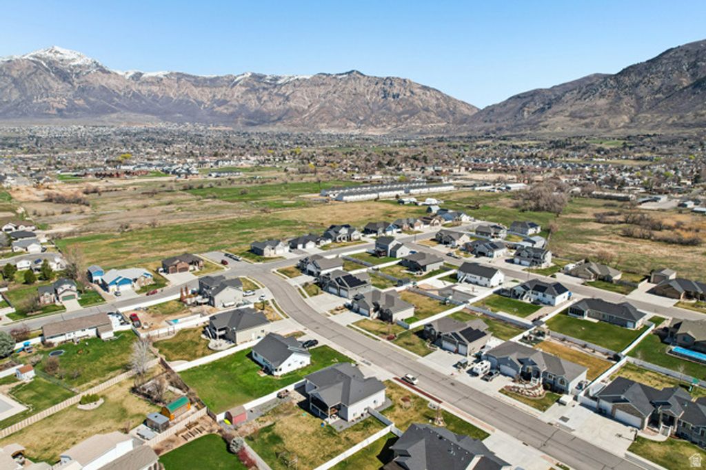 Image 59 of property listing at 1382 N 150 E, Harrisville, UT 84404