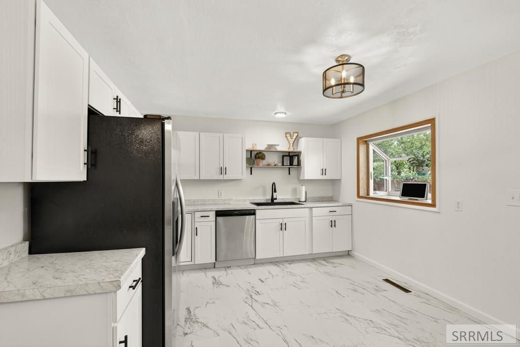 Image 9 of property listing at 1245 Bower Drive, Idaho Falls, ID 83404