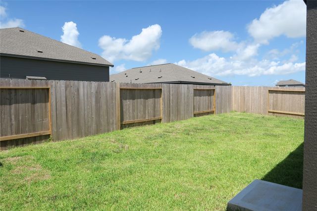 921 Woodhaven Lakes Drive, La Marque, TX 77568