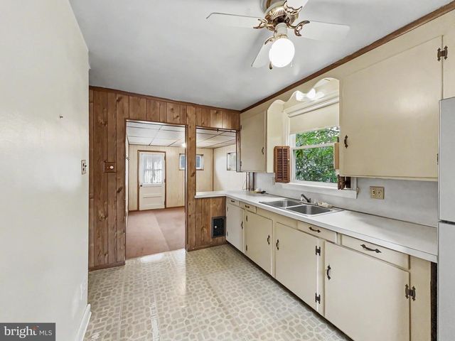 150 N HARTMAN ST, Manchester, PA 17345