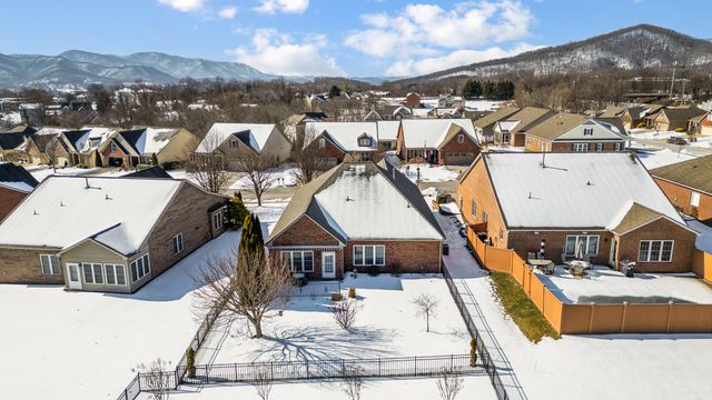 405 Deer Run CIR, Salem, VA 24153