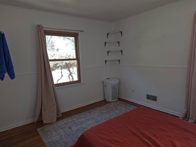 1407 E Crowley St, Wichita, KS 67216