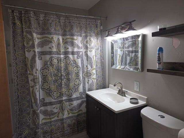 1407 E Crowley St, Wichita, KS 67216