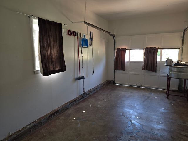 1407 E Crowley St, Wichita, KS 67216