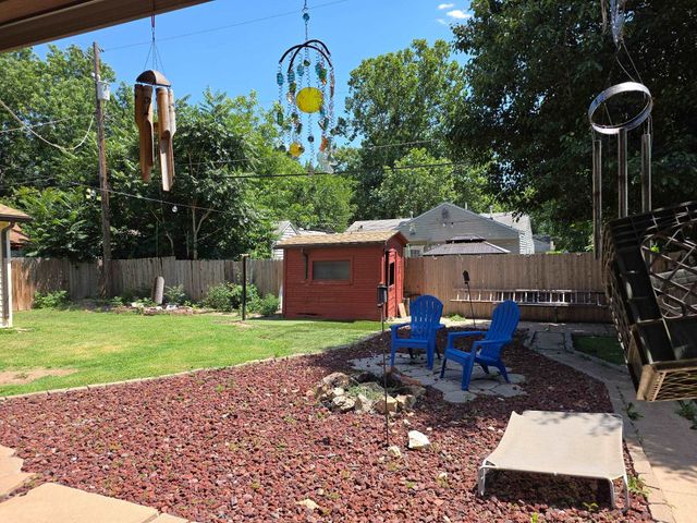 1407 E Crowley St, Wichita, KS 67216