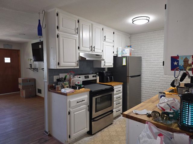 1407 E Crowley St, Wichita, KS 67216