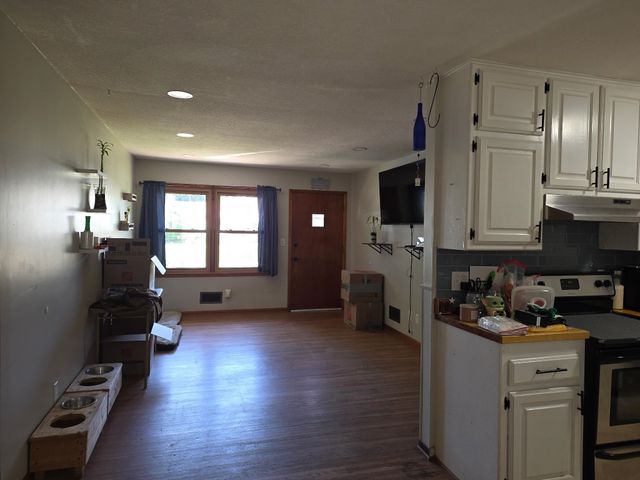 1407 E Crowley St, Wichita, KS 67216