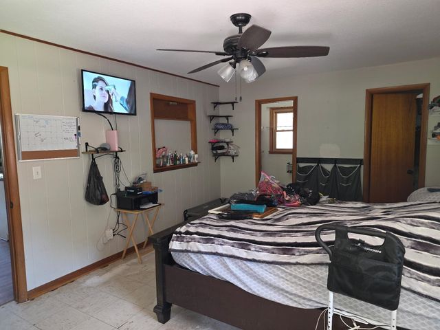 1407 E Crowley St, Wichita, KS 67216